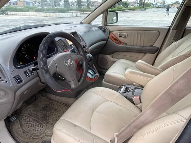 A picture of Few months registered 2003 Rx300 pure first body Tokunbo standard