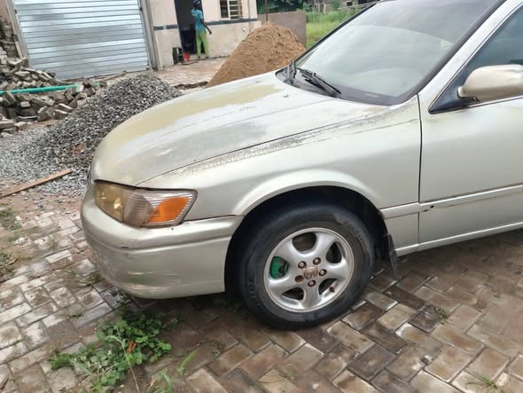 A picture of 2002model Toyota Camry with sound untouched engine