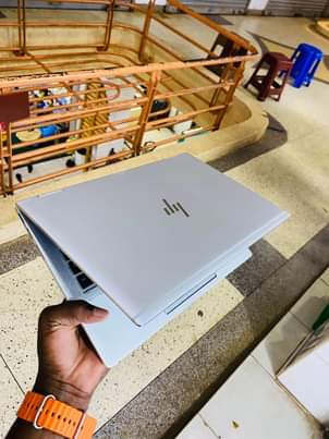A picture of Hp folio 1030