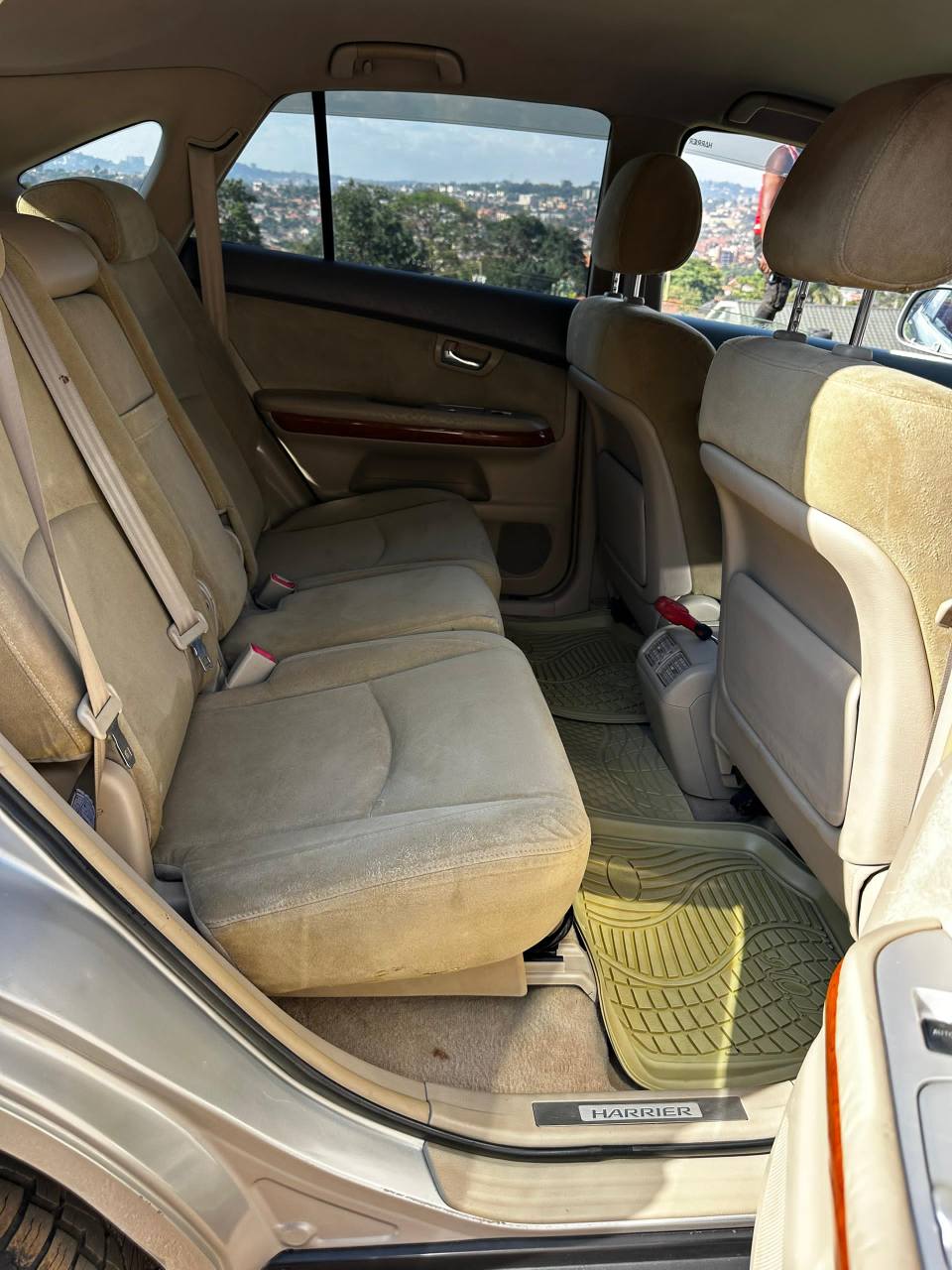 A picture of Toyota Harrier 2 4cc