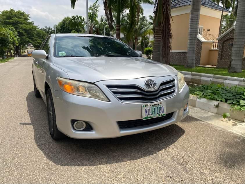 A picture of Toks standard 2011 Toyota Camry xle first body with untempered