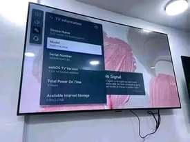 A picture of HISENSE INCHI 43 SMART UHD 4K haina kasoro full box