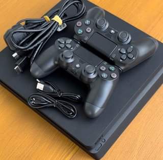 A picture of Ps4 slim