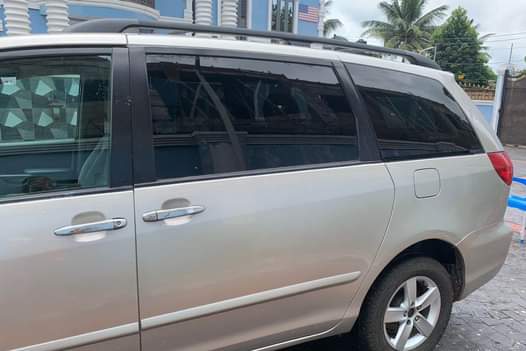 A picture of Toyota Sienna 2006 Naija used