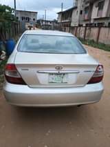 A picture of Toyota Camry 2004 registered features engine needs change of oil