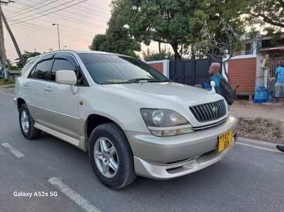 A picture of Toyota Harrier Price 21 mil Year 2000 Cc 2160 Low