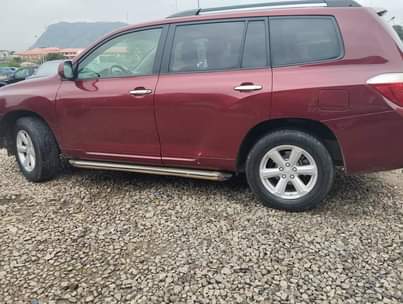 A picture of Toyota Highlander 2010 Model