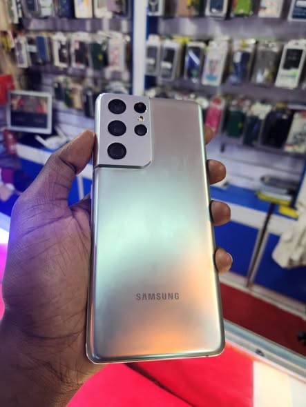 A picture of Samsung galaxy s1 ultra 5G duos