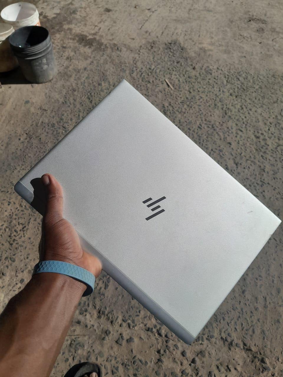 A picture of nicheki chap Niko na hp elitebook core7 ram16 ssd500 840