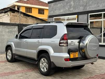 A picture of Toyota prado 120 IMESHUKA BEI Year 2005 Engine 1kz Fuel