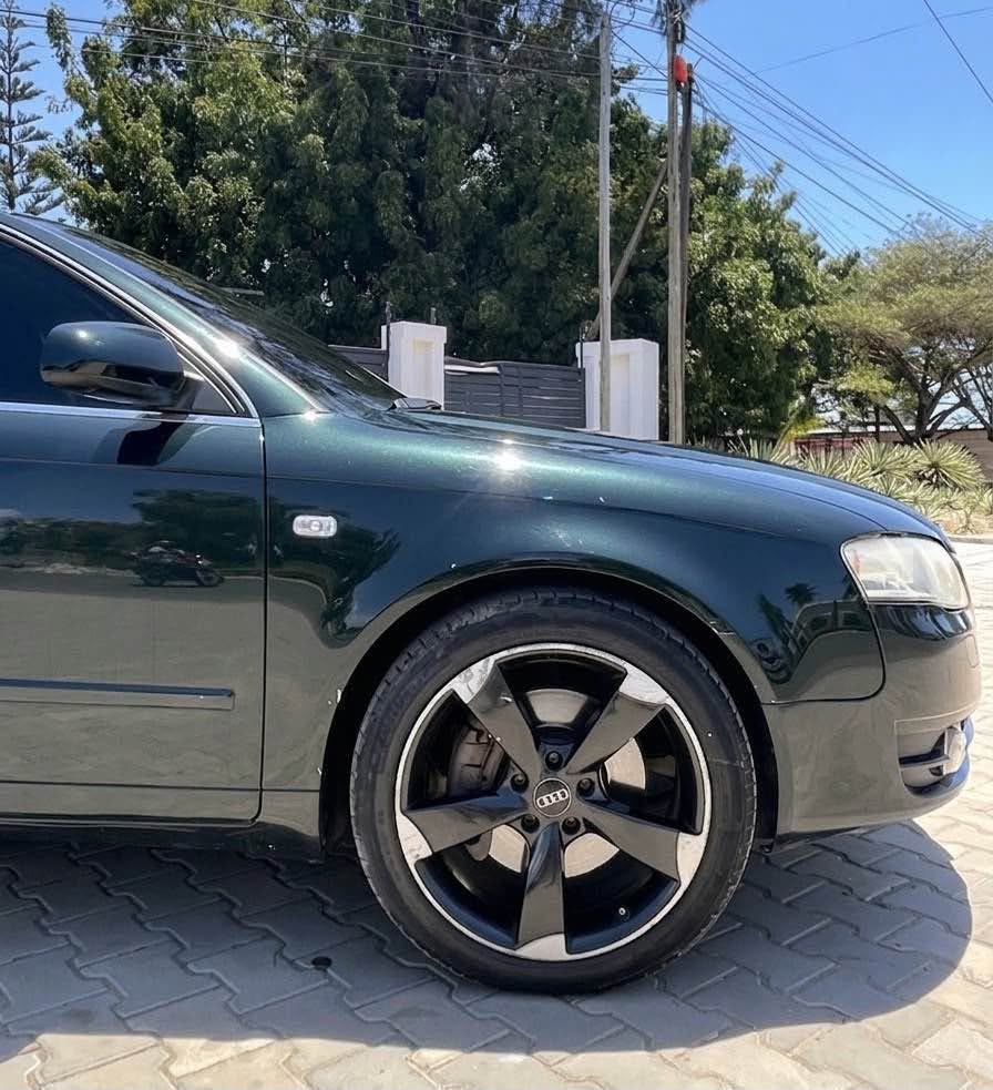 A picture of AUDI A4