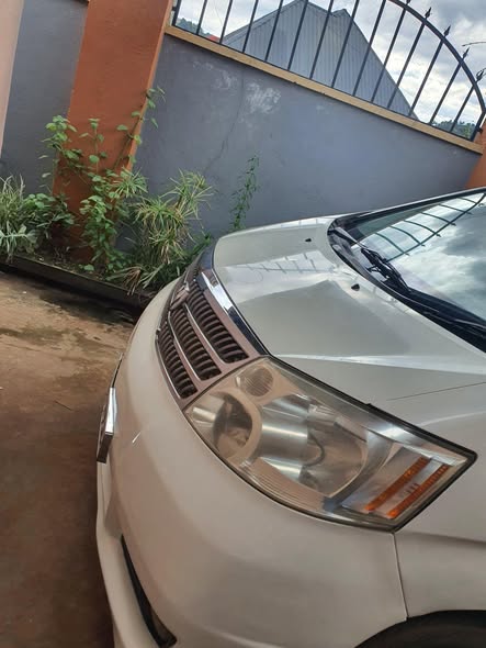 A picture of 2002 Toyota alphard ua anh15w