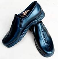 A picture of School shoes