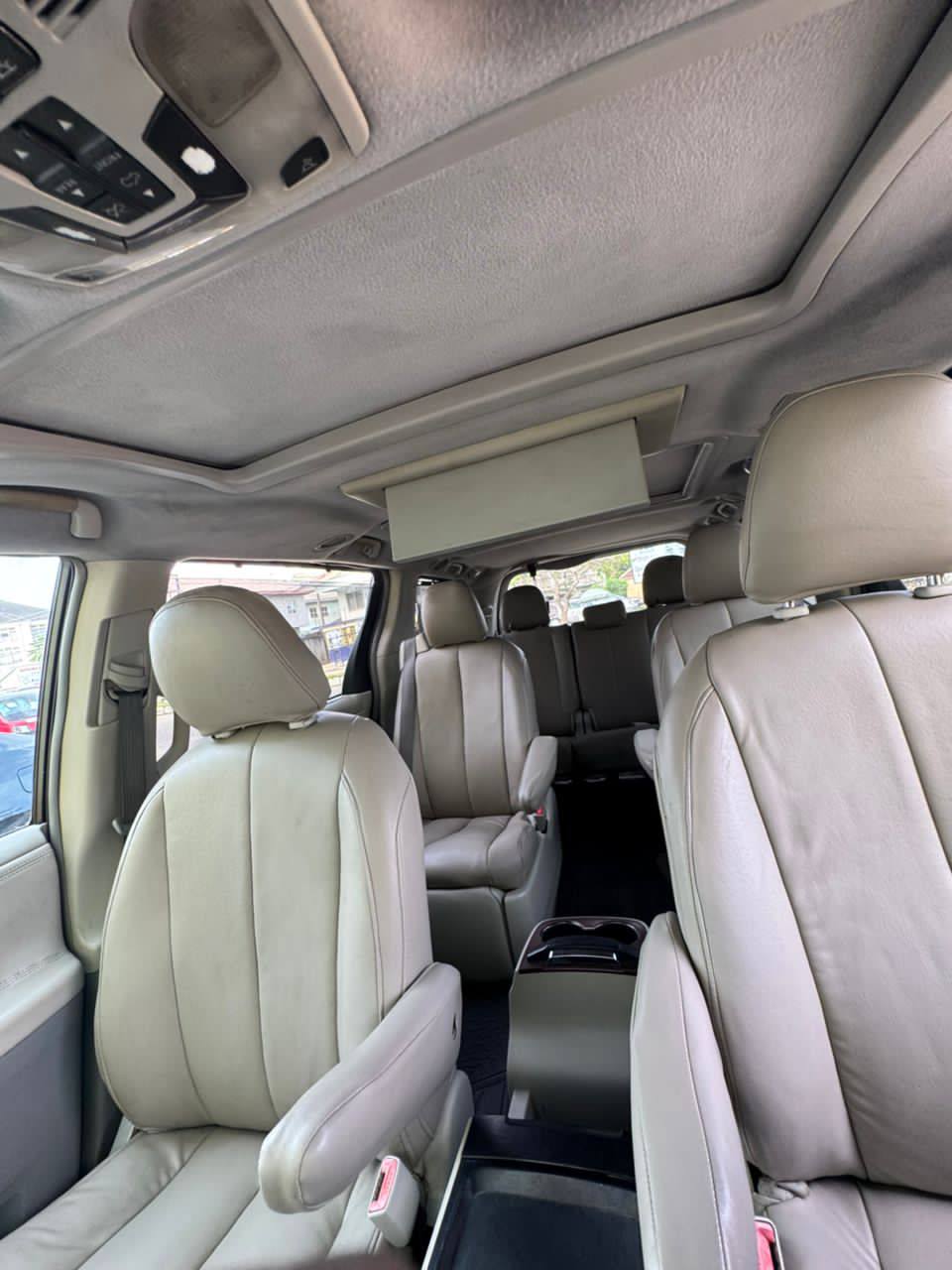 A picture of Toyota Sienna 2011