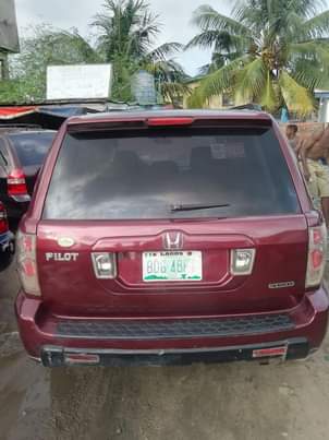 A picture of Honda pilot 07 Sound engine Baked on first body Clean