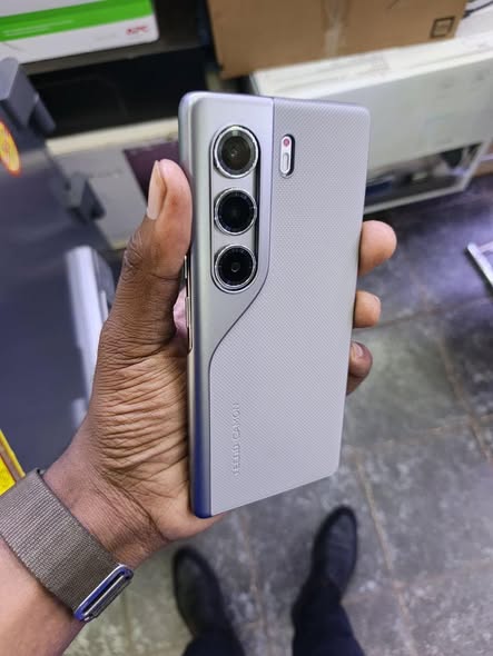 A picture of TECNO CAMON 40 PRO FOR LIPA MDOGO MDOGO
