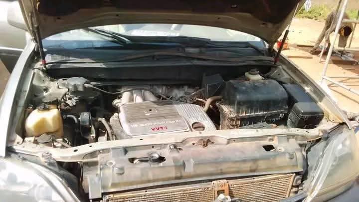 A picture of Rx300 2001