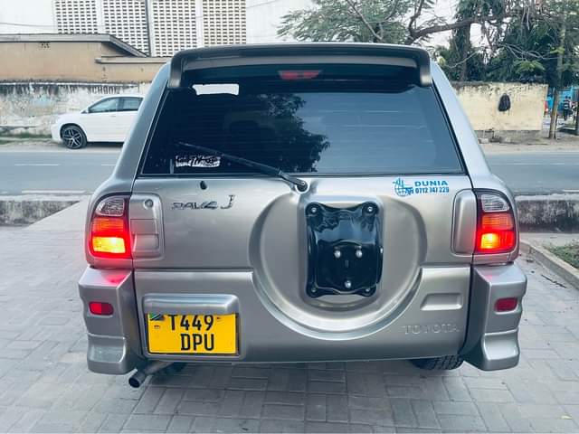 A picture of PRICE 18ml Contact 0712747229 Facebook Instagram dunia commission agents TOYOTA