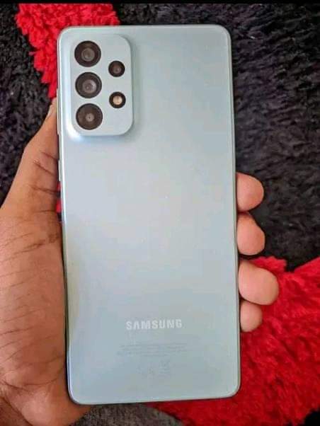 A picture of Samsung a73 5G GB 256 RAM 8 no kipengele chochote