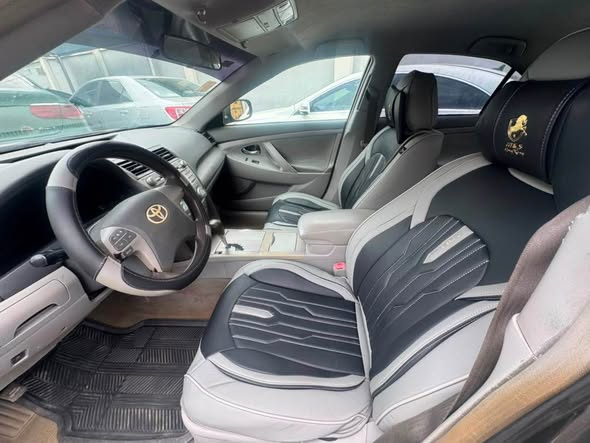 A picture of Nigerian Used Toyota Camry 2010 XLE 4Plug Engine Leather seat