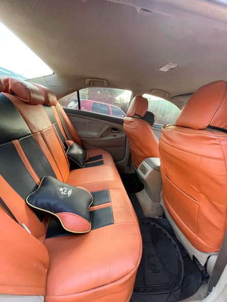 A picture of TOYOTA CAMRY 2010
