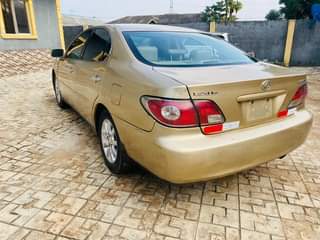 A picture of 2004 LEXUS ES330 TOKS STANDARD