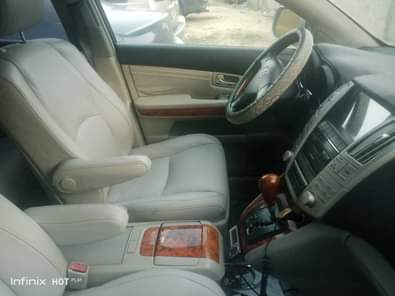 A picture of Lexus RX 330 going for 8 2 slightly on negotiation