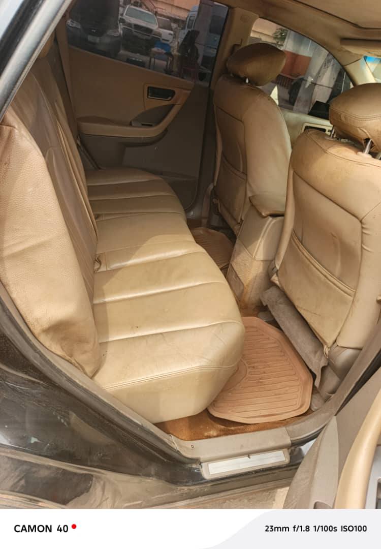 A picture of Murano Nissan 05 2.5m Little smoking from Engine. Every other