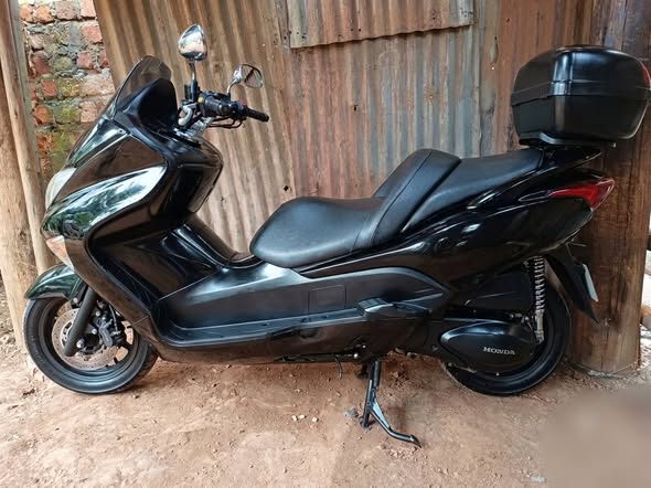 A picture of Honda Forza MF08 Automatic Maxi Scooter