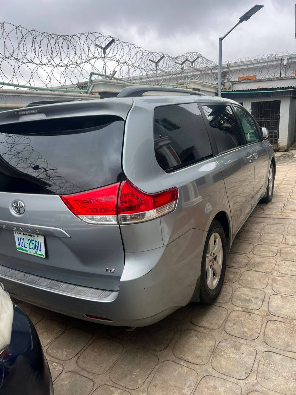 A picture of CLEAN TORKS STANDARD TOYOTA SIENNA 2011 MODEL. FULL OPTIONS.