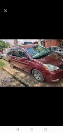 A picture of Toyota sienna 04