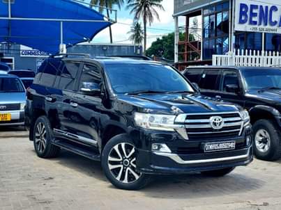 A picture of LANDCRUISER V8