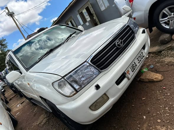 A picture of Land cruiser V8 Petrol