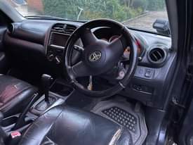 A picture of 2005 Toyota rav4