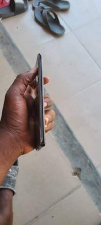 A picture of SAMSUNG S20 5G GB 256 RAM 12 GB