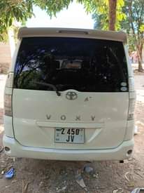 A picture of TOYOTA NOAH inauzwa Milion 10 tuu