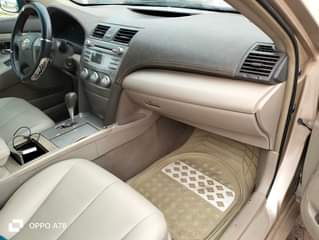 A picture of Extremely clean 2011 Toyota Camry Very sound 4 plugs venza