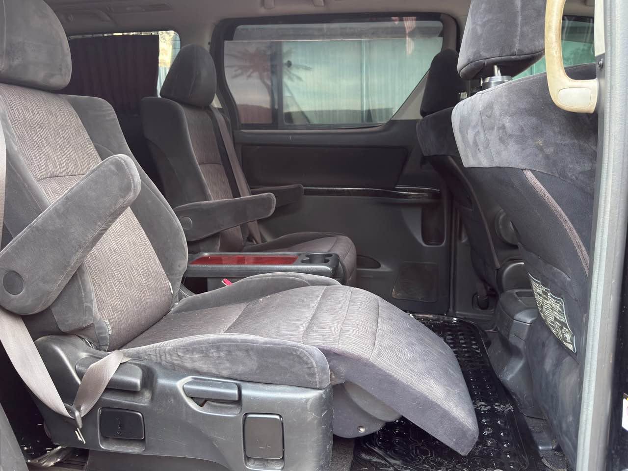 A picture of Toyota Alphard New 0789212701