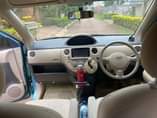 A picture of Toyota Sienta 2007