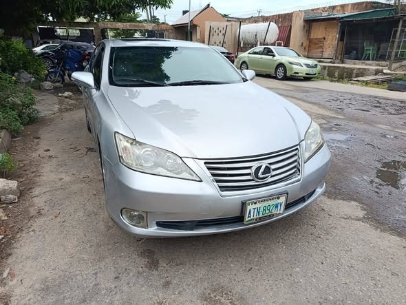 A picture of 2011 Lexus Es350 Price 9m Location 6th Avenue festac Lagos