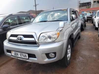 A picture of 2006 Toyota Surf 2 7cc