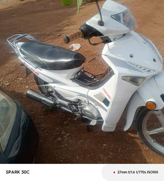 A picture of Jinchen rubber rubber with Sound Engine Good tyres Hand starting