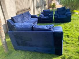A picture of SOFA SET KUBWA MPYA KABISA HAZIJAWAH KUKALIWA KABISA ZIMENUNULIWA 1