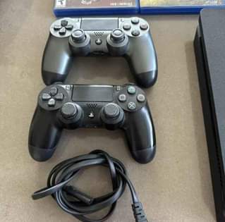 A picture of PS4 SLIM MODEL FULL SET