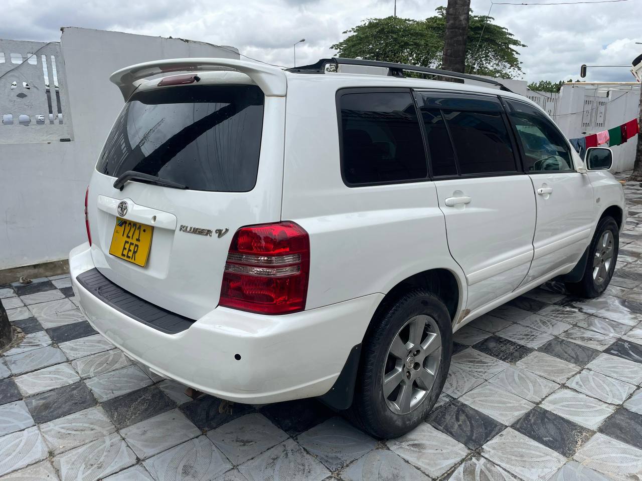 A picture of Call 0713804490 TOYOTA KLUGGER CLEAN INTERIOR FOG LIGHTS SPORTS RIMS