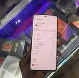 A picture of Samsung Galaxy S20 in good condition on sale at 680