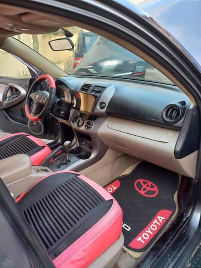 A picture of Toyota RAV4 2007model Limited Edition leather interior DVD reverse brand