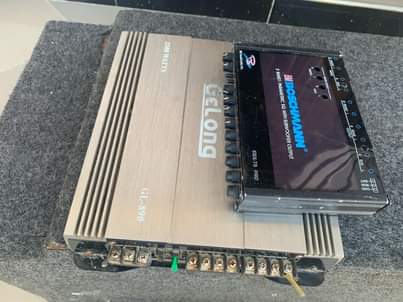 A picture of sony xplode 1800watts speker equalizer gelong 2500watts bandpass enclosure box