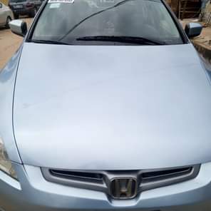 A picture of 04 first body Honda accord AC gear and engine perfect
