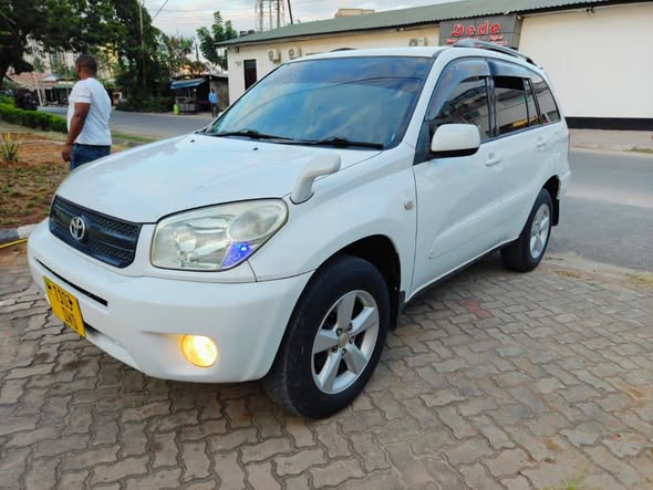 A picture of Price bei 23 5m MAMBO NI TOYOTA RAV 4 DWD